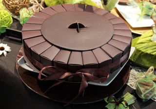 Gateau Carton 24 Parts A Dragees De Couleur Chocolat A Prix Discount
