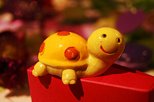 thème baptême tortue figurine jolie tortue