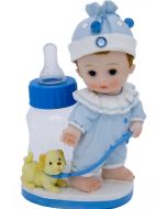 Figurine bébé avec biberon bleu