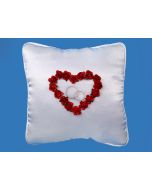 Coussin porte alliances - blanc avec coeur de roses rouges