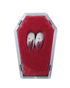 Canines de vampire sanglante avec pâte