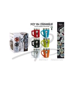 Tasse en céramique avec cuillère