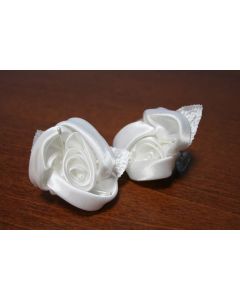 Rose en satin munie d'une ventouse - blanc x 10