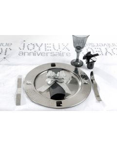 Chemin de table joyeux anniversaire gris à prix discount