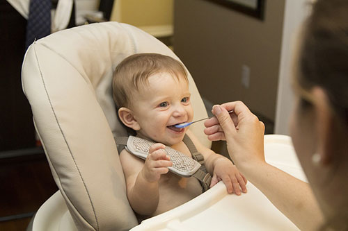 alimentation bébé premier repas